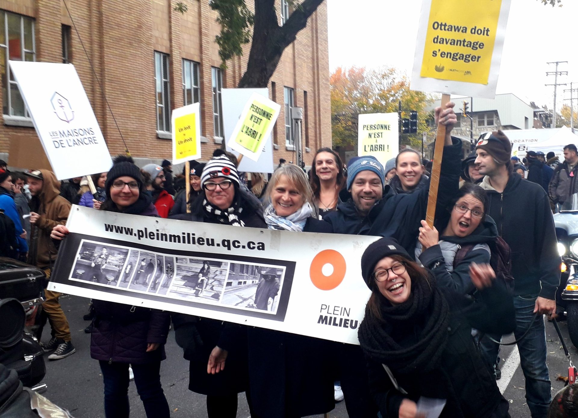 équipe de Plein Milieu dans une manifestation